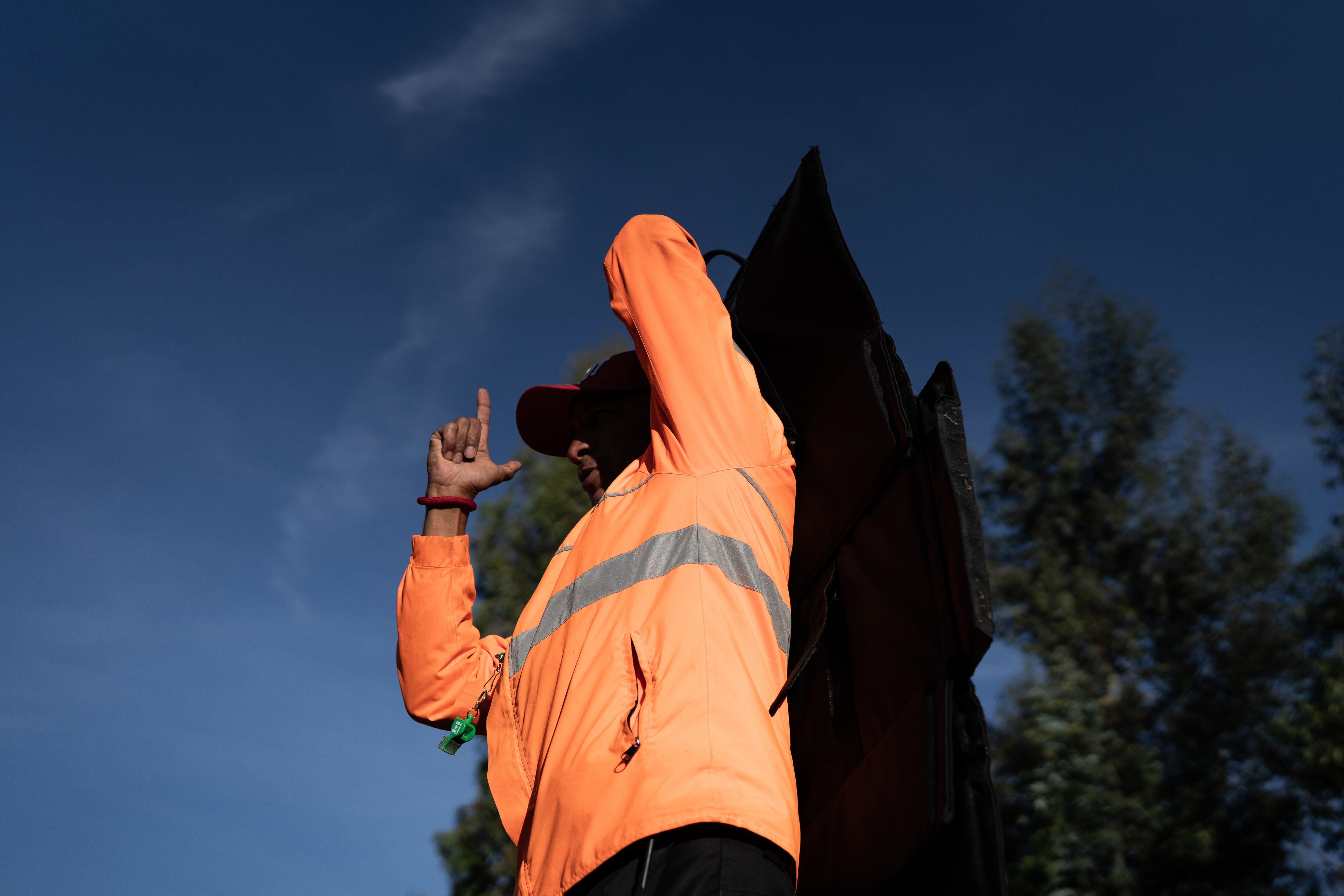 An instructor gives a demonstration with a ballistic blanket during a protection class.