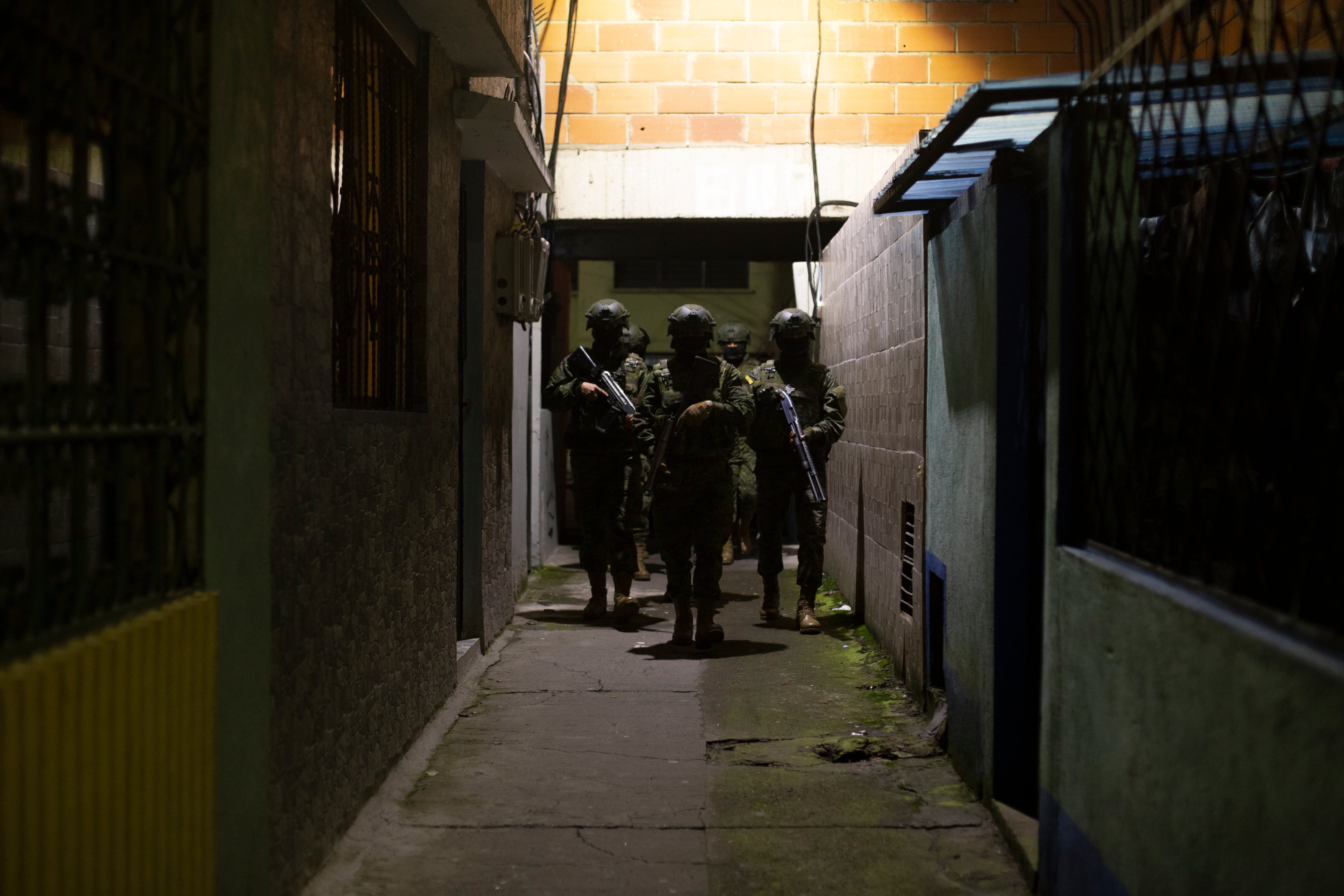 A military patrol enters the narrow alleys of Solanda.