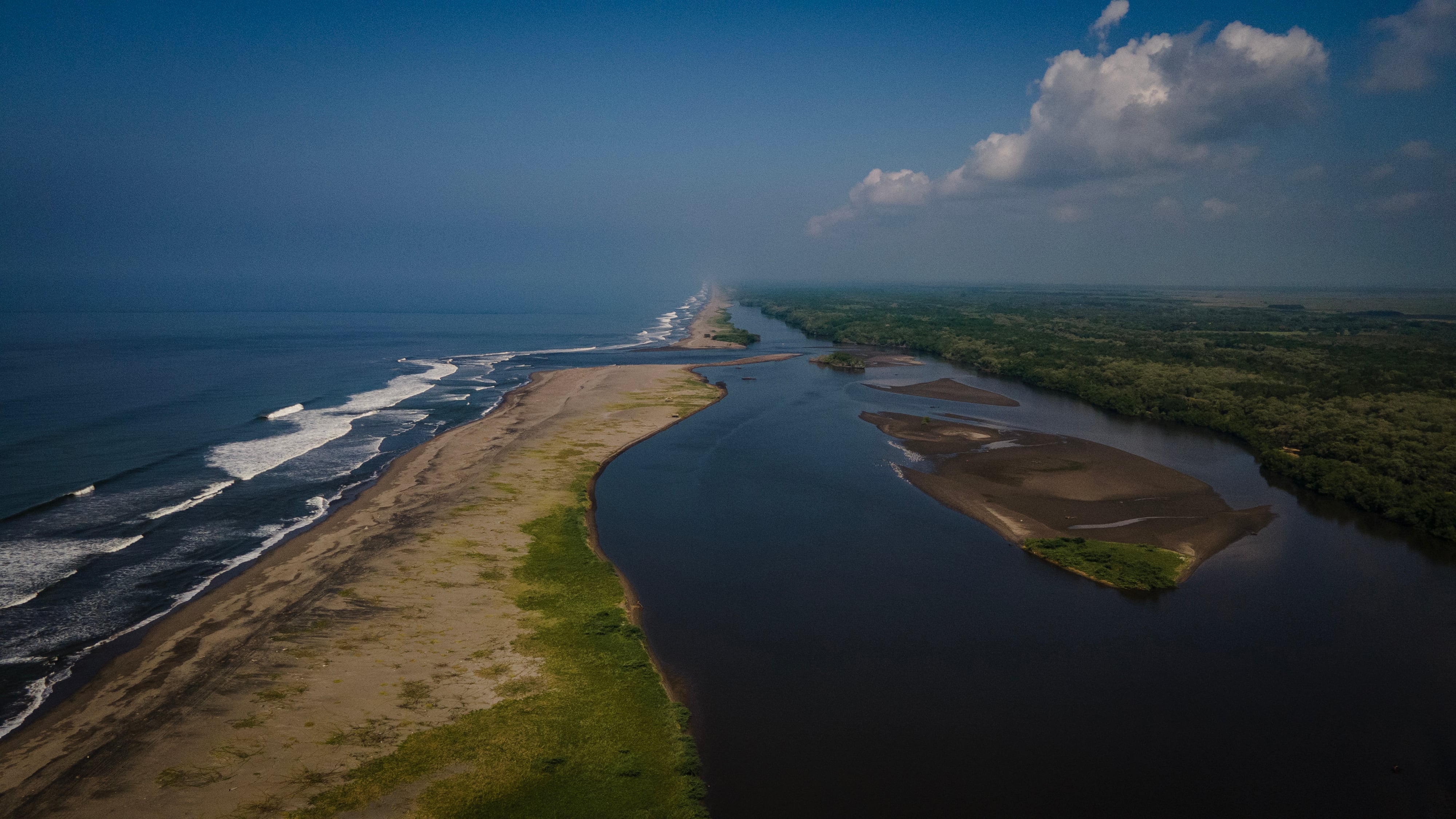 The San José El Hueyate sandbar and the Pacific Ocean, in an image taken on November 21, 2025.