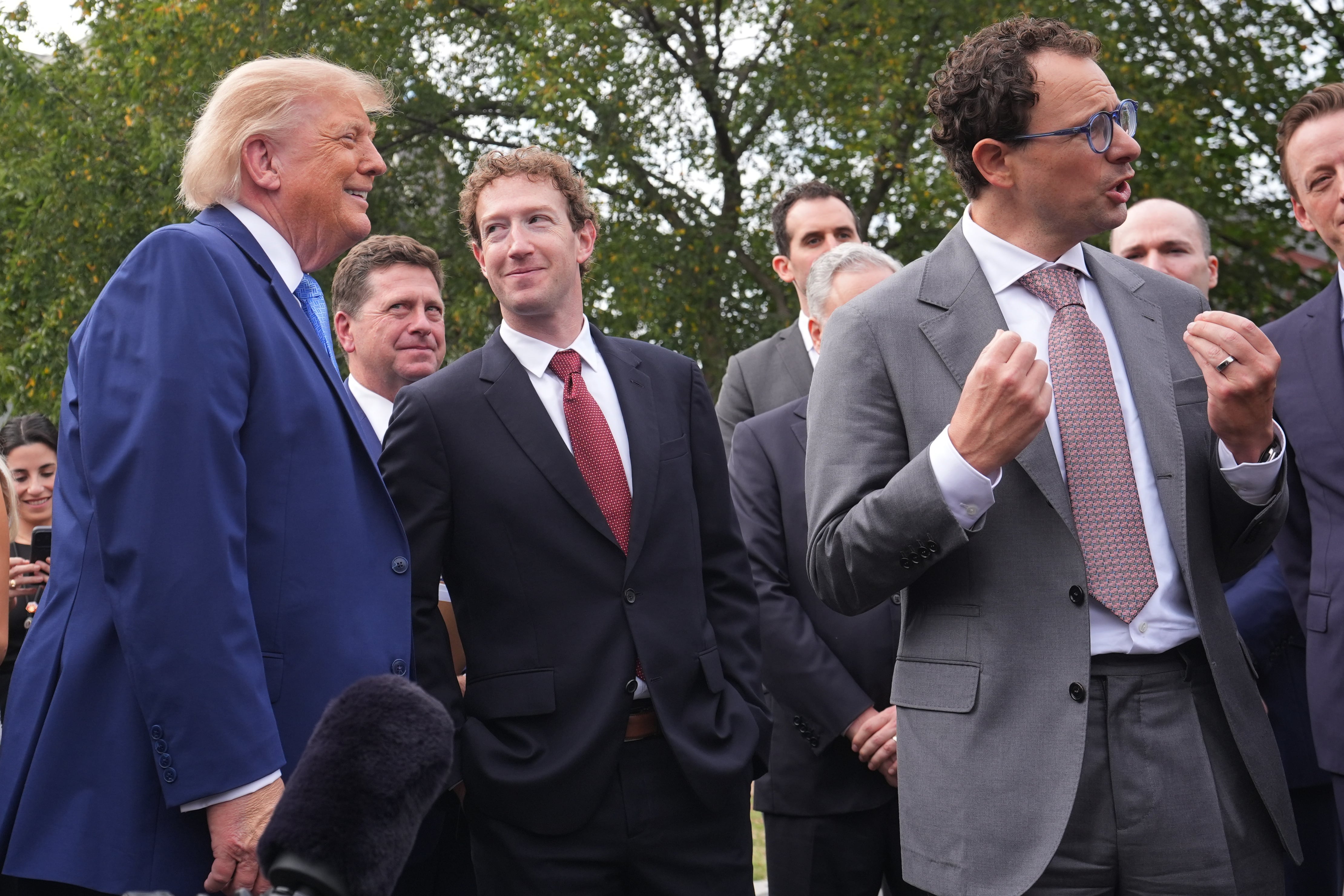 AI’s top leaders, like children afraid of a bully