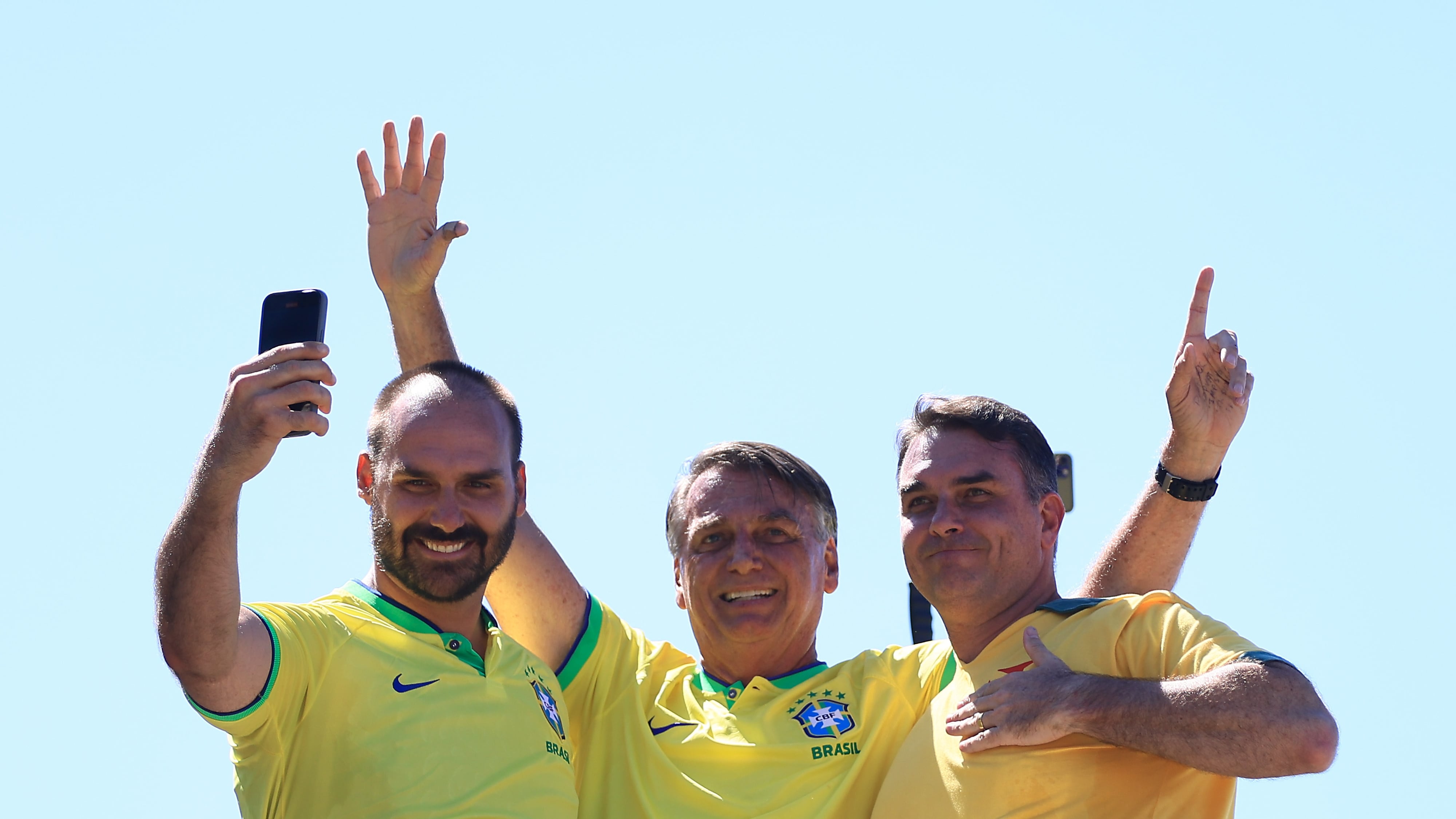 The Bolsonaro clan: A presidential hopeful, four new parliamentarians and a tangle of internal issues