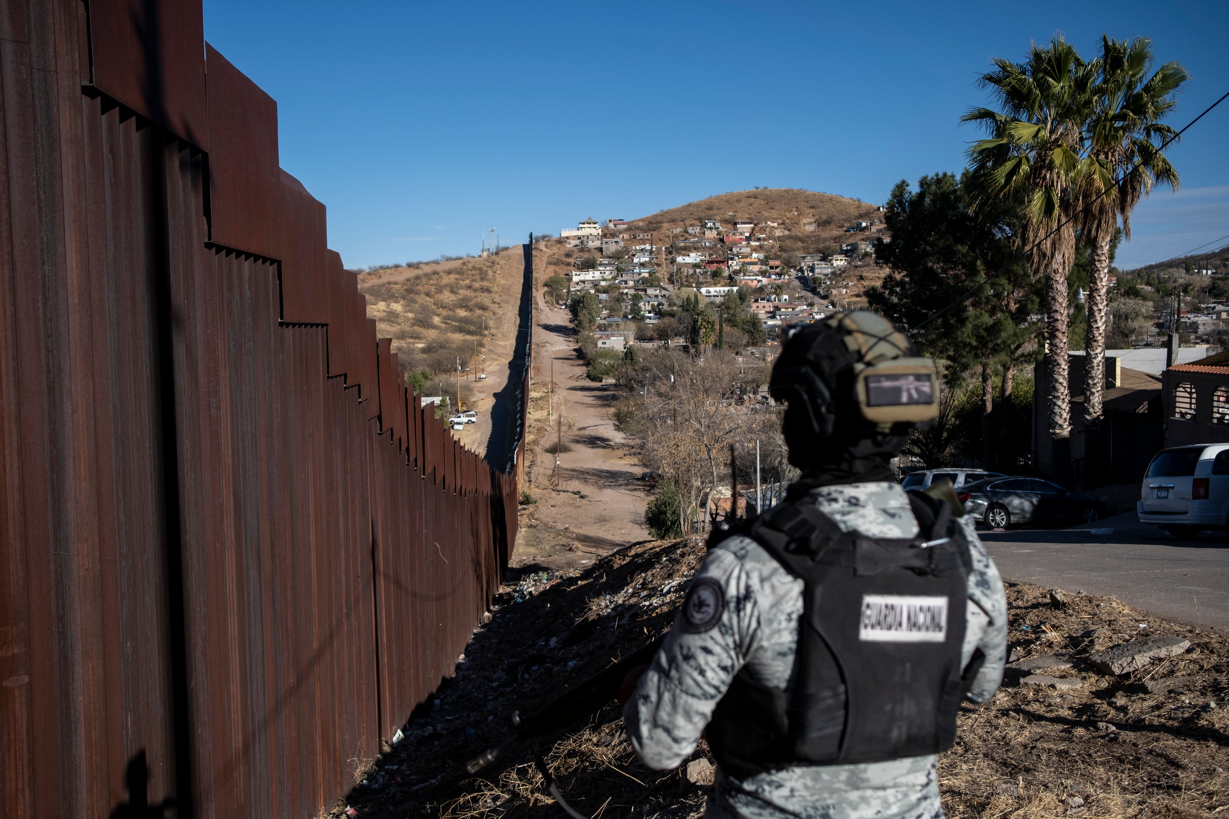 US restricts travel by its personnel to Mexican border city of Nogales due to an unspecified threat