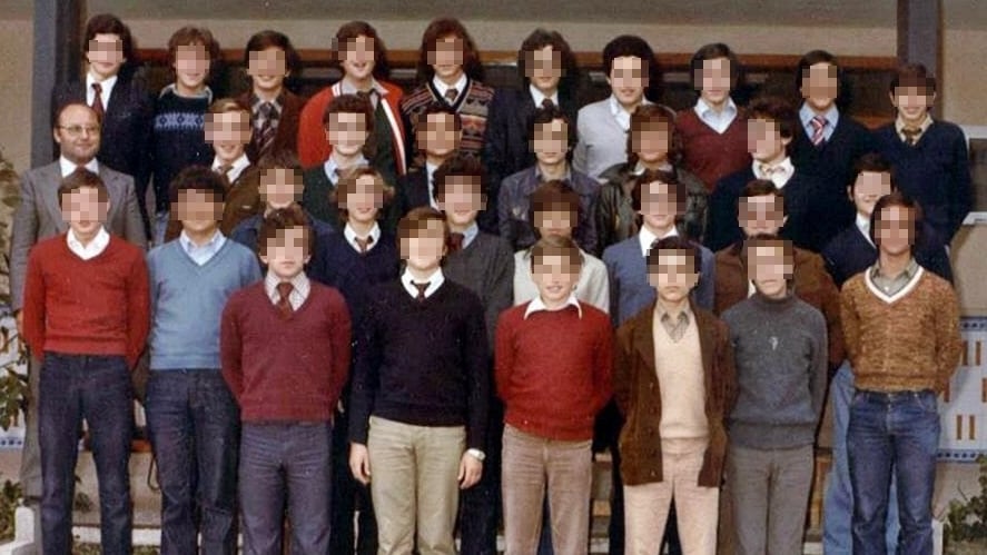 Brother Marino González with a class at the school of Talavera de la Reina in the late 1970s.