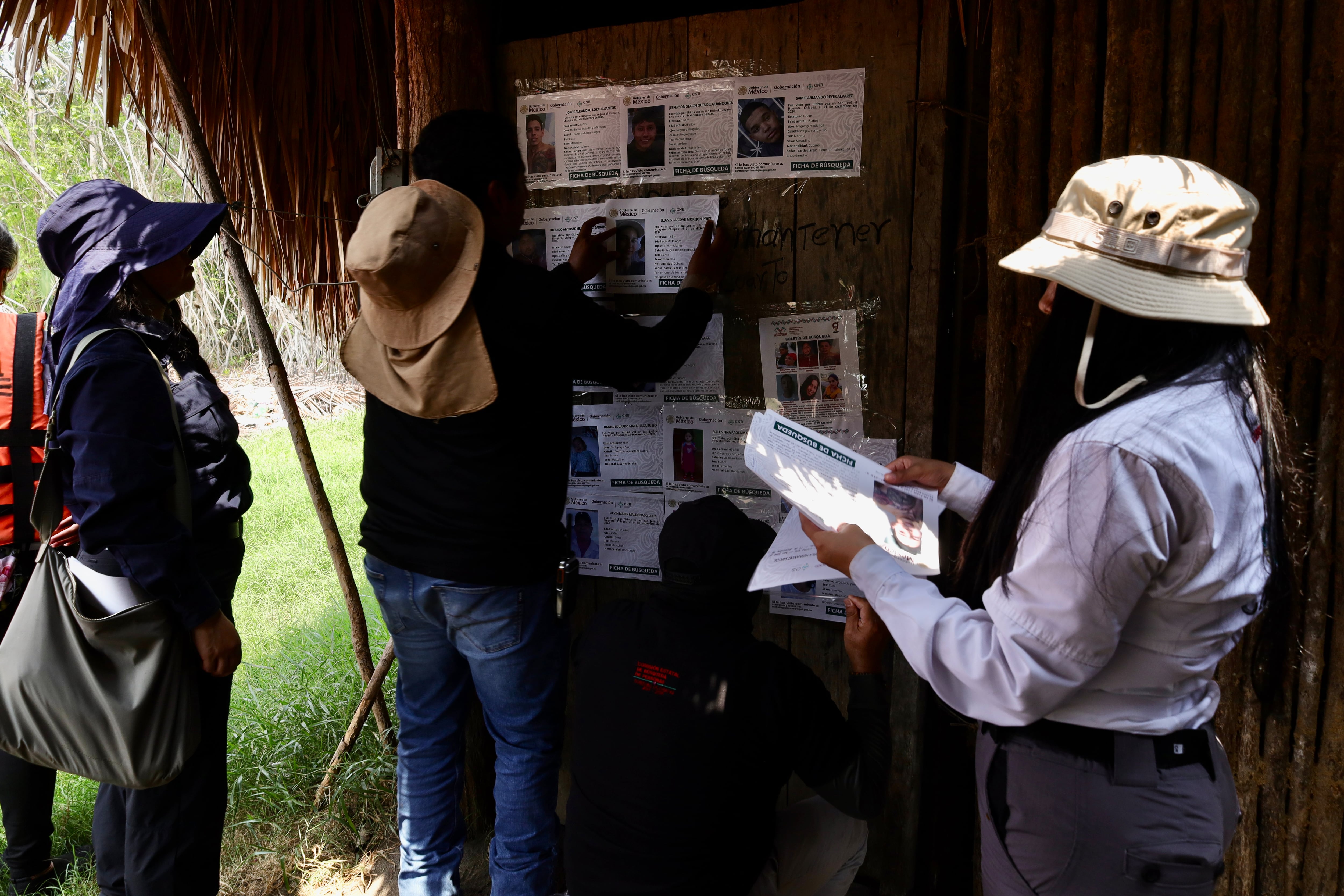 During their tour of San José El Hueyate, Chiapas, they posted missing person flyers on May 9.
