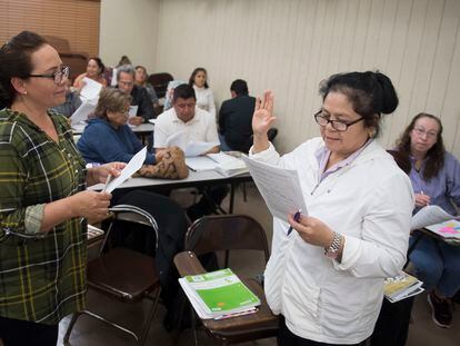 People take a citizenship class prepare for the test, at a church in Santa Ana (California), on March 22, 2017.