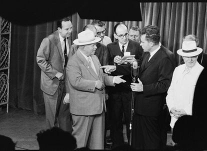 After their tense exchange in the Splitnik kitchen, Khrushchev and Nixon continue their impromptu debate in a television studio, which was later broadcast on American and Soviet television. 