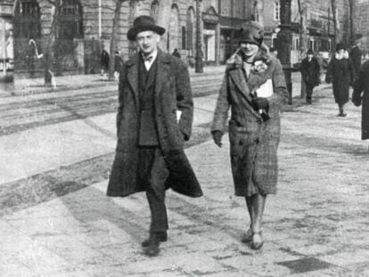 The writer Joseph Roth in Paris in 1925.