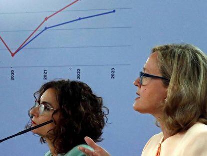 Spain's Finance Minister María Jesús Montero (l) and Economy Minister Nadia Calviño.