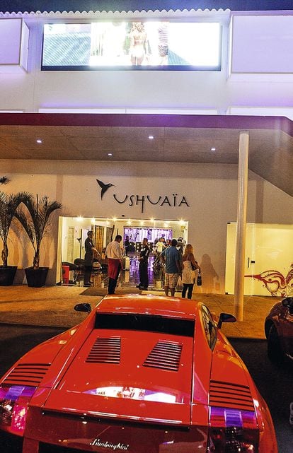 A Lamborghini at the entrance to a luxury hotel.
