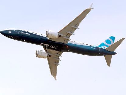 A Boeing 737 MAX 9 airplane performs a demonstration flight at the Paris Air Show in Le Bourget, east of Paris, France, June 20, 2017.