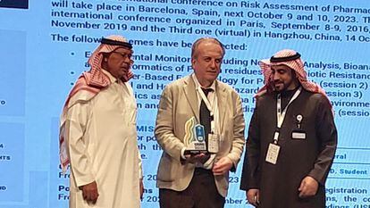 The chemist Damià Barceló (center), at a conference at King Saud University, in Riyadh, in February 2023.