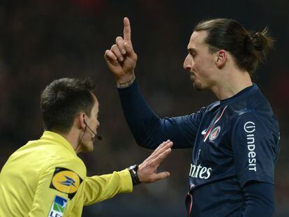Paris Saint-Germain&#039;s Swedish forward Zlatan Ibrahimovic argues with a referee during last weekend&#039;s Ligue 1 match against Montpellier.    
