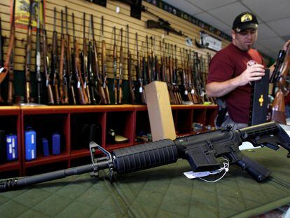 A Palmetto M4 assault rifle is seen at the Rocky Mountain Guns and Ammo store in Parker, Colorado July 24, 2012.