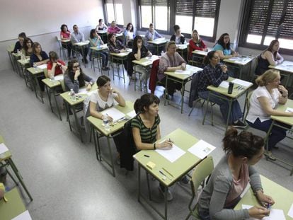 Students sit an exam to become primary teachers in Ciudad Real in 2016.