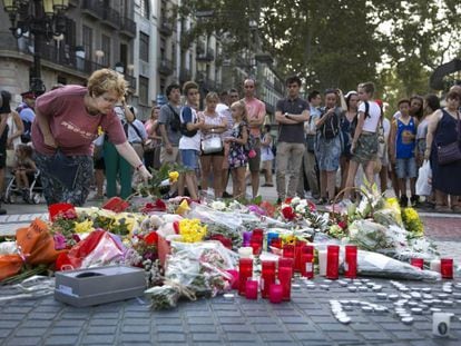 Floral tributes being laid in Las Ramblas on Thursday.