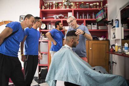 Passengers of the 'Aquarius' begin their new life at a hairdresser