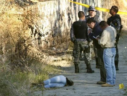 Forensic experts collect evidence around the body of Venezuelan model Daisy Yenire Ferrer Arenas that was found lifeless on a dirt road 
