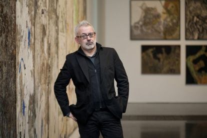 Bartomeu Mar&iacute;, director of the MACBA, with a work by Raymond Hains belonging to the permanent collection.
