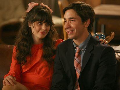 Zooey Deschanel and Justin Long in an episode of ‘New Girl.’
