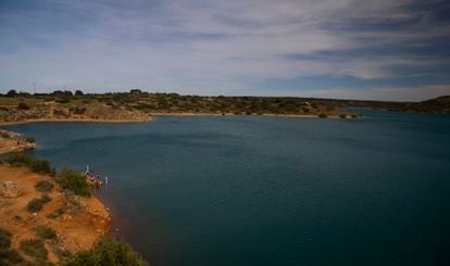 A group of young people bathe in the reservoir of Peñarroya, 15 kilometers from Tomelloso this April. 