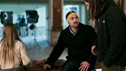 El director argentino Lucas Figueroa (centro), en un momento del rodaje de &#039;Viral&#039;. 