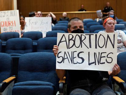 A few abortion rights demonstrators remain in the crowd after hours of public comments and discussion as Denton’s city council meets to vote on a resolution seeking to make enforcing Texas’ trigger law on abortion a low priority for its police force, in Denton, Texas, June 28, 2022.
