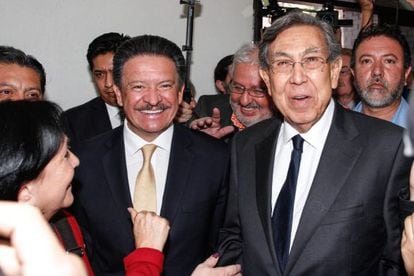 Despite the smiles, the meeting between PRD president Carlos Navarrete (left) and founder Cuauhtémoc Cárdenas did not end well.