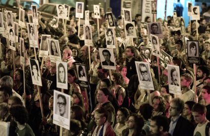 Manifestación en memoria de los detenidos desaparecidos durante la dictadura en Uruguay, en Montevideo, el 20 de mayo de 2015.