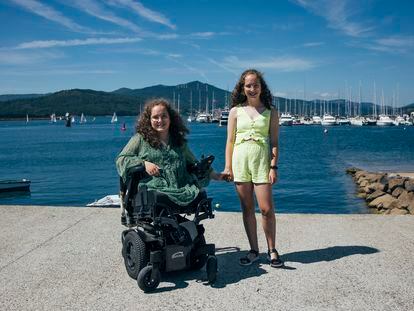 The twin sisters Cayetana and Celia, photographed on July 13 in Portosín (A Coruña).