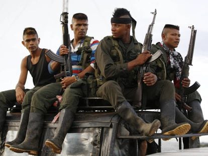 A group of rebel soldiers arrives at El Diamante to attend the last FARC conference.