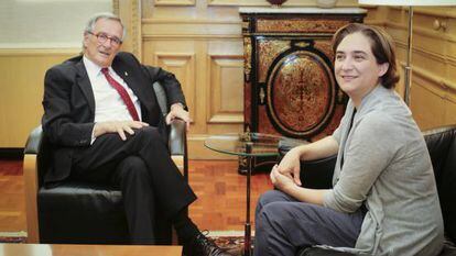 Outgoing mayor Xavier Trias and Ada Colau meet at Barcelona City Hall on Thursday.
