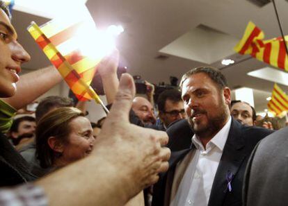 ERC leader Oriol Junqueras (r) with supporters in Barcelona on Sunday.