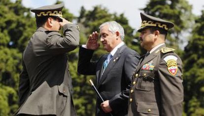 President Otto Pérez Molina greets military officers on Monday.