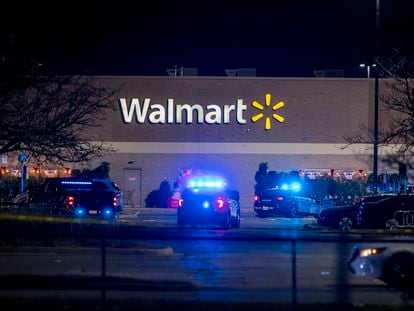 Police respond to the scene of a mass shooting at a Chesapeake Walmart on Tuesday.