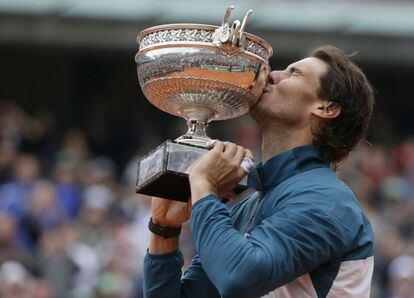 Rafa Nadal celebrates winning his eighth Roland Garros title against compatriot David Ferrer.