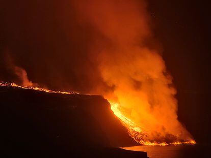 The lava reaches the sea on La Palma on Tuesday night.