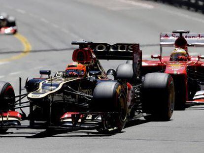 Ferrari driver Fernando Alonso (r) puts pressure on the Lotus of Kimi Raikkonen at Sunday&rsquo;s Monaco GP. 