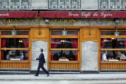 The Café Gijón, home to mythical gatherings on the Paseo de Recoletos in Madrid.