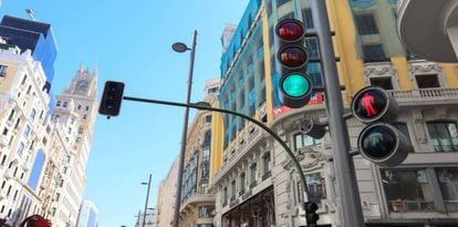 New traffic lights on Gran Vía.