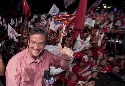 Alejandro Garc&iacute;a Padilla celebrates his victory in the gubernatorial race on Tuesday night with supporters in San Juan. 