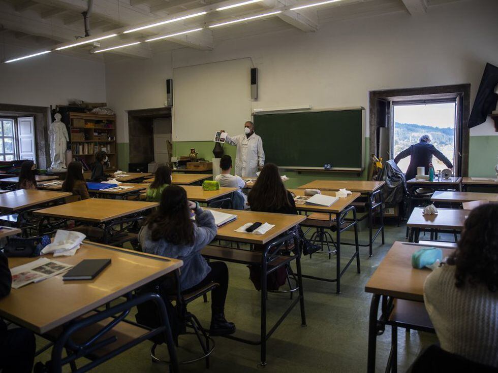 Covid 19 In Spain As Cold Sets In Spanish Schools Face Dilemma Leave Windows Open Or Risk Coronavirus Contagion Society El Pais English Edition