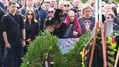 People react by the coffin of the Wagner Group's logistics chief Valery Chekalov, killed in the plane crash, during a funeral at the Severnoye cemetery in St. Petersburg, Russia, Tuesday, Aug. 29, 2023.