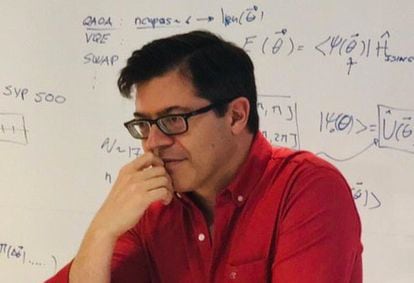 José Luis Salmerón applies quantum computing in the healthcare field.