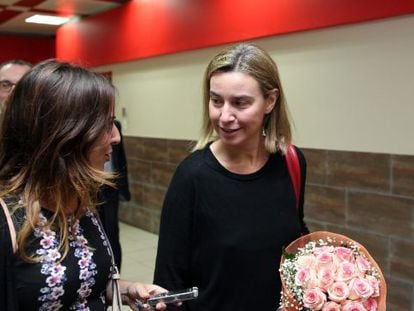 Federica Mogherini (r), the EU's High Representative for Foreign Affairs and Security Policy, arrives in Havana on Monday.