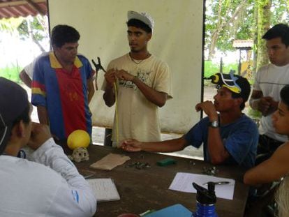 This image released by the Widecast organization shows Jairo Mora (center) instructing a group.