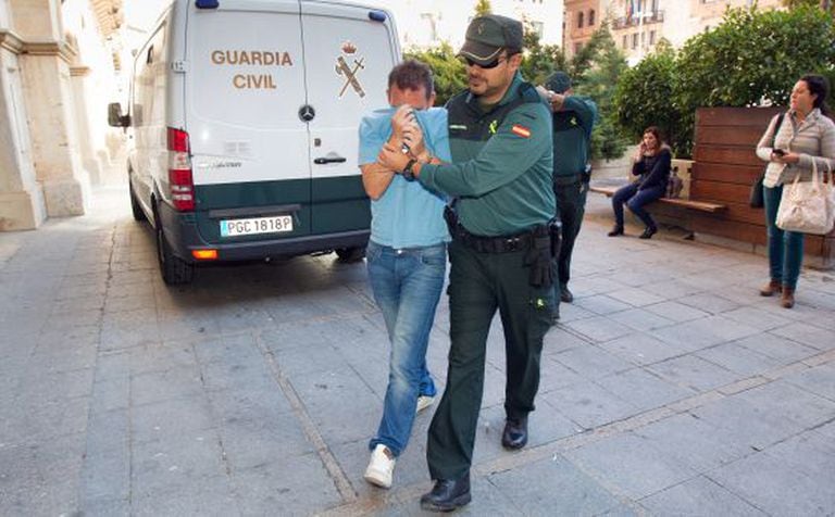 F. S. M., who has been implicated in the fraud, arrives to make his statement to the Teruel court.