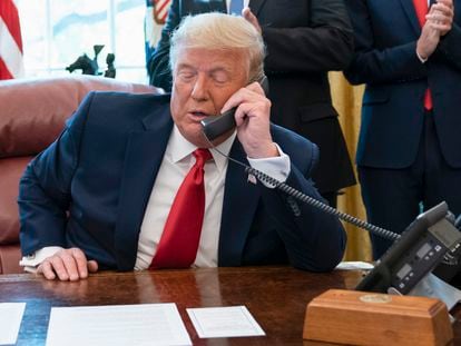 Donald Trump on the phone with the leaders of Sudan and Israel in October 2020.