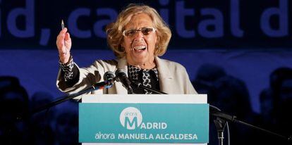 Ahora Madrid candidate Manuel Carmena thanks her supporters on Sunday night.