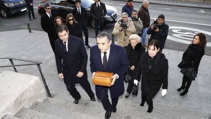 Jaime Martínez-Bordiú (c), Carmen Martínez-Bordiú (r), Luis Alfonso de Borbón (l) at the funeral for Carmen Franco, the daughter of the Spanish dictator, on December 31, 2017.
