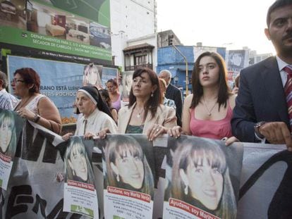 Susana Trimarco and her granddaughter Micaela march in a demonstration in Tucum&aacute;n.
 